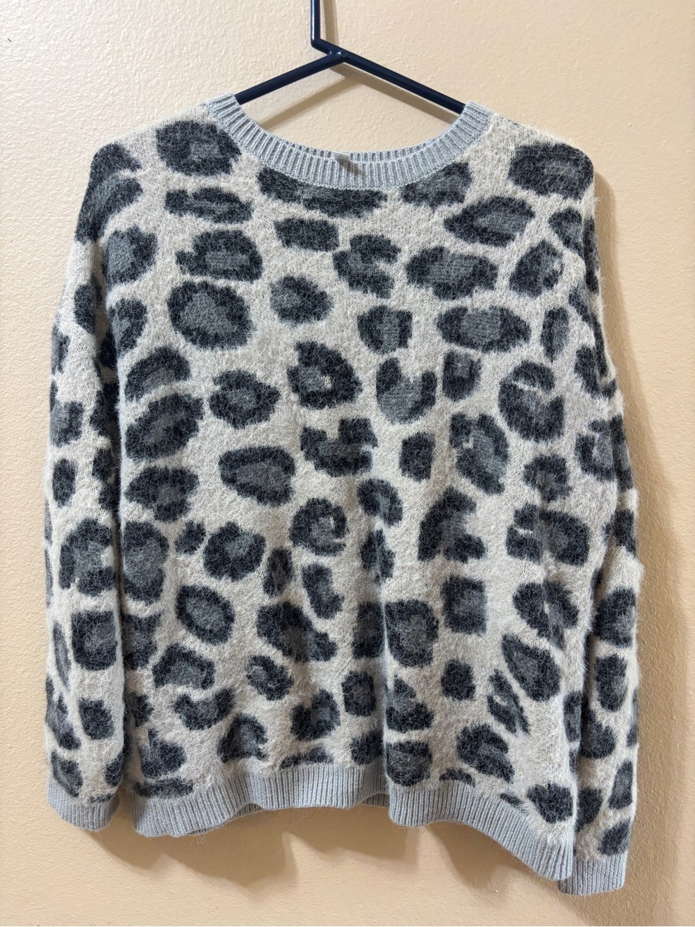 Time and Tru L Gray Leopard Knit Pullover Sweater Crew Neck Long Sleeve